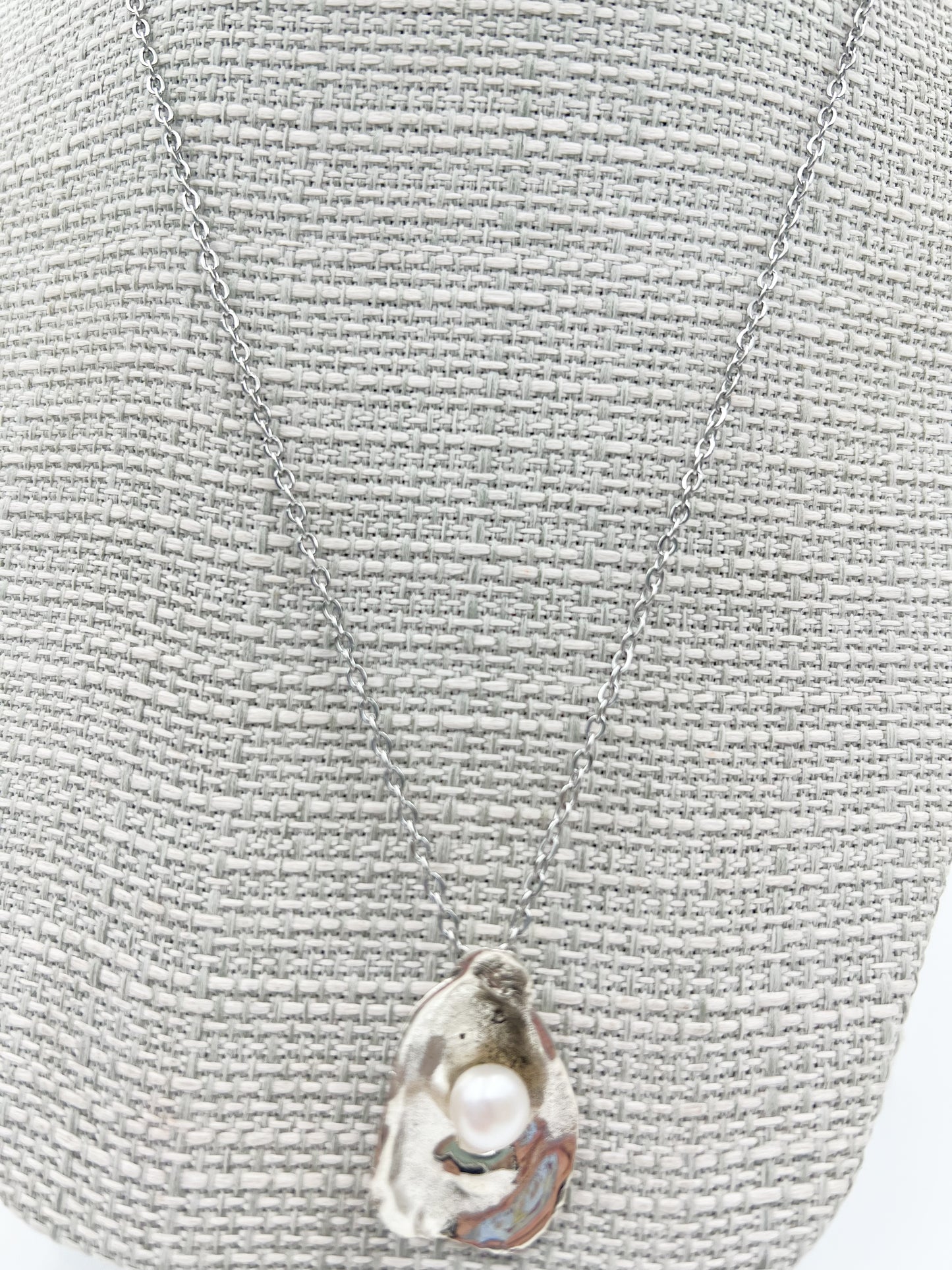 Sterling Silver Beauty Oyster Necklace - 18"
