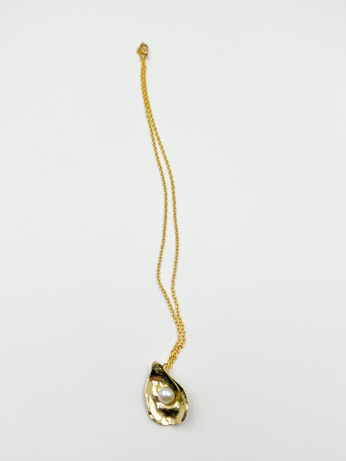 Gold Beauty Oyster Necklace - 18"