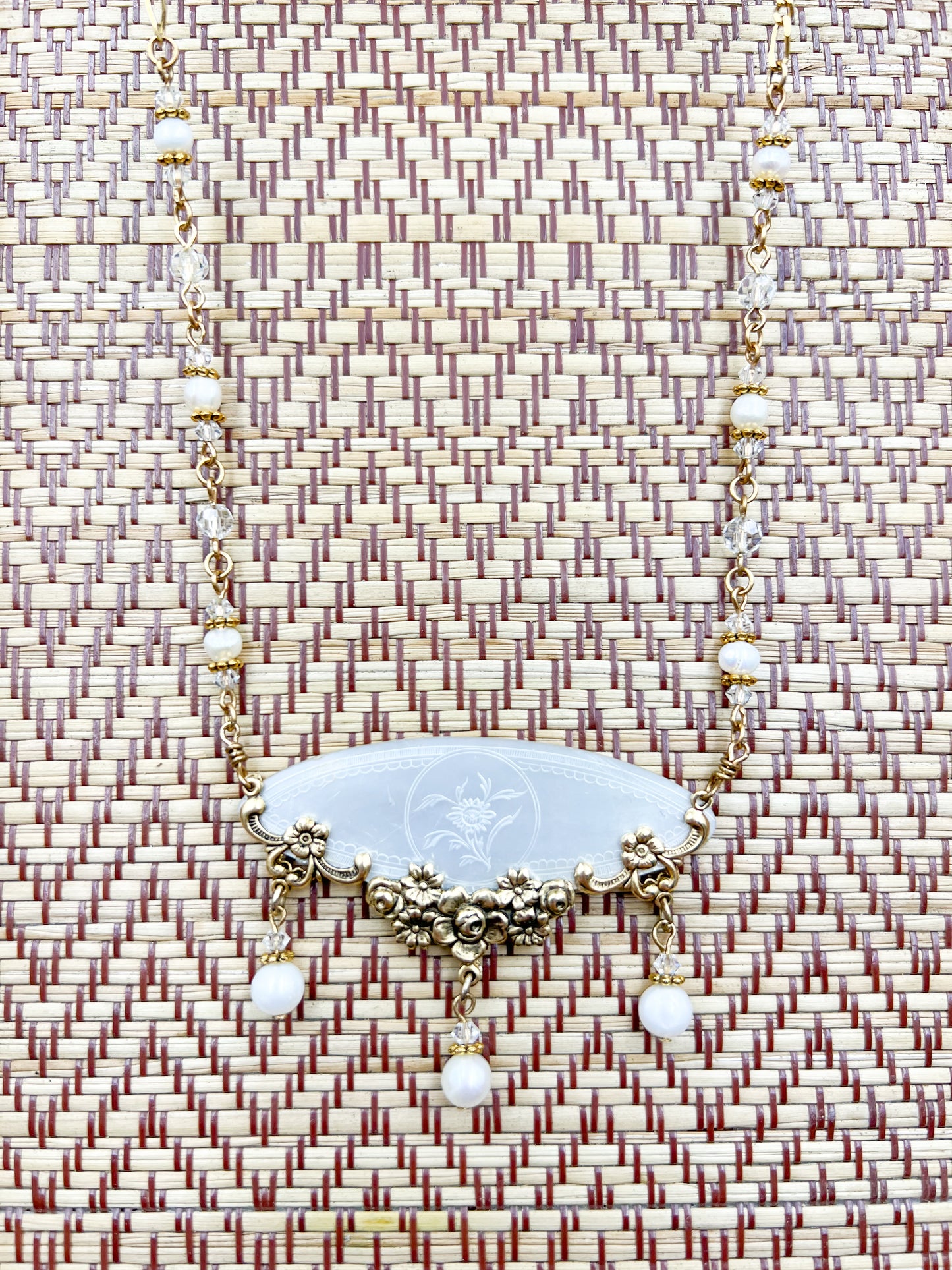 Mother Of Pearl Necklace - Oval Flower