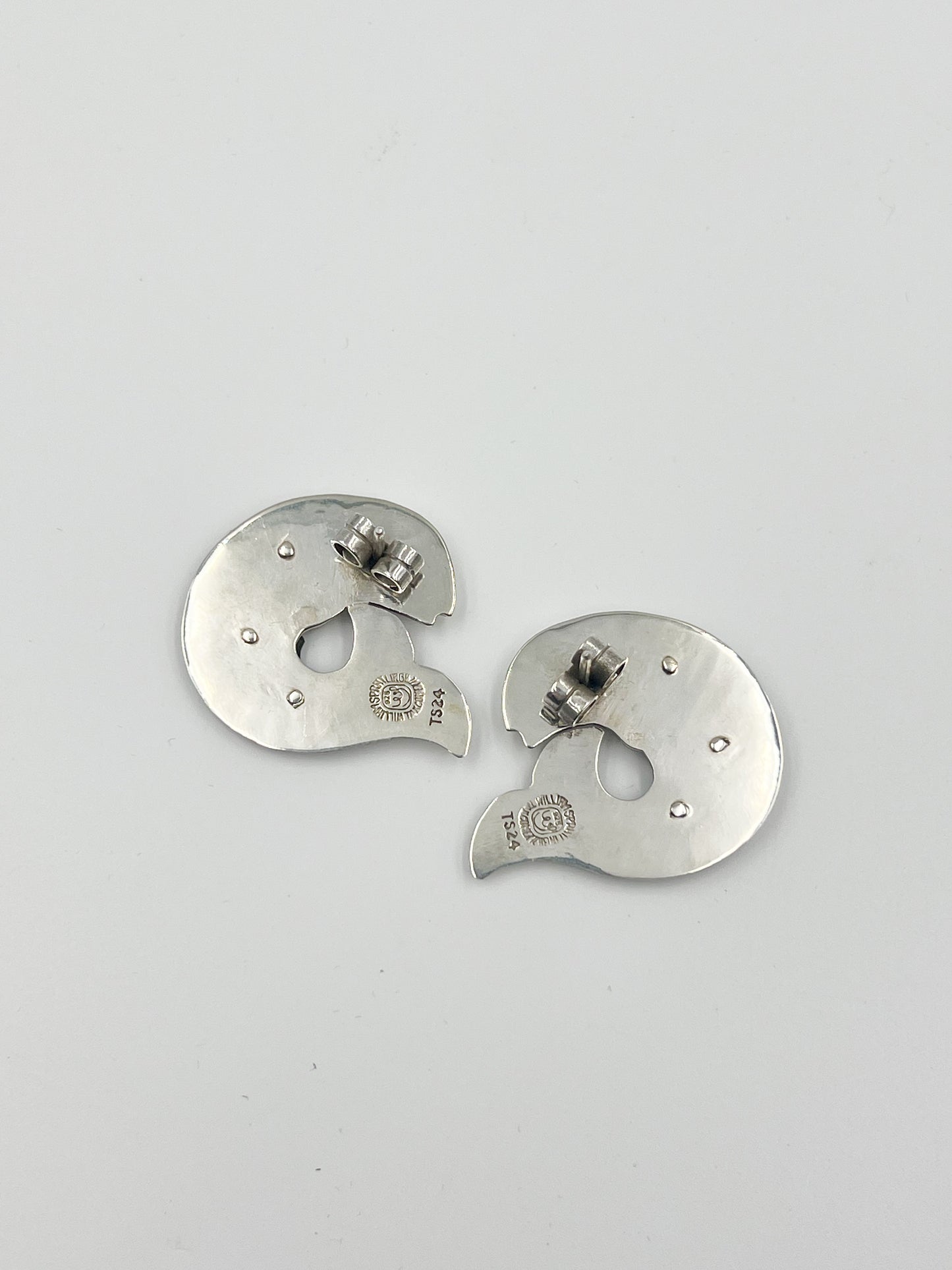 Attention all fashionistas! These stunning Spratling Silver Fish and Shell Post Earrings feature sterling silver and Abalone shell in a trendy post style. Plus, each piece is uniquely handmade and stamped with the current Mexican registry mark TS-24 and a replica of an older Spratling hallmark. Please keep in mind that due to their handmade nature, sizes may vary from the photo. Catch a pair today!