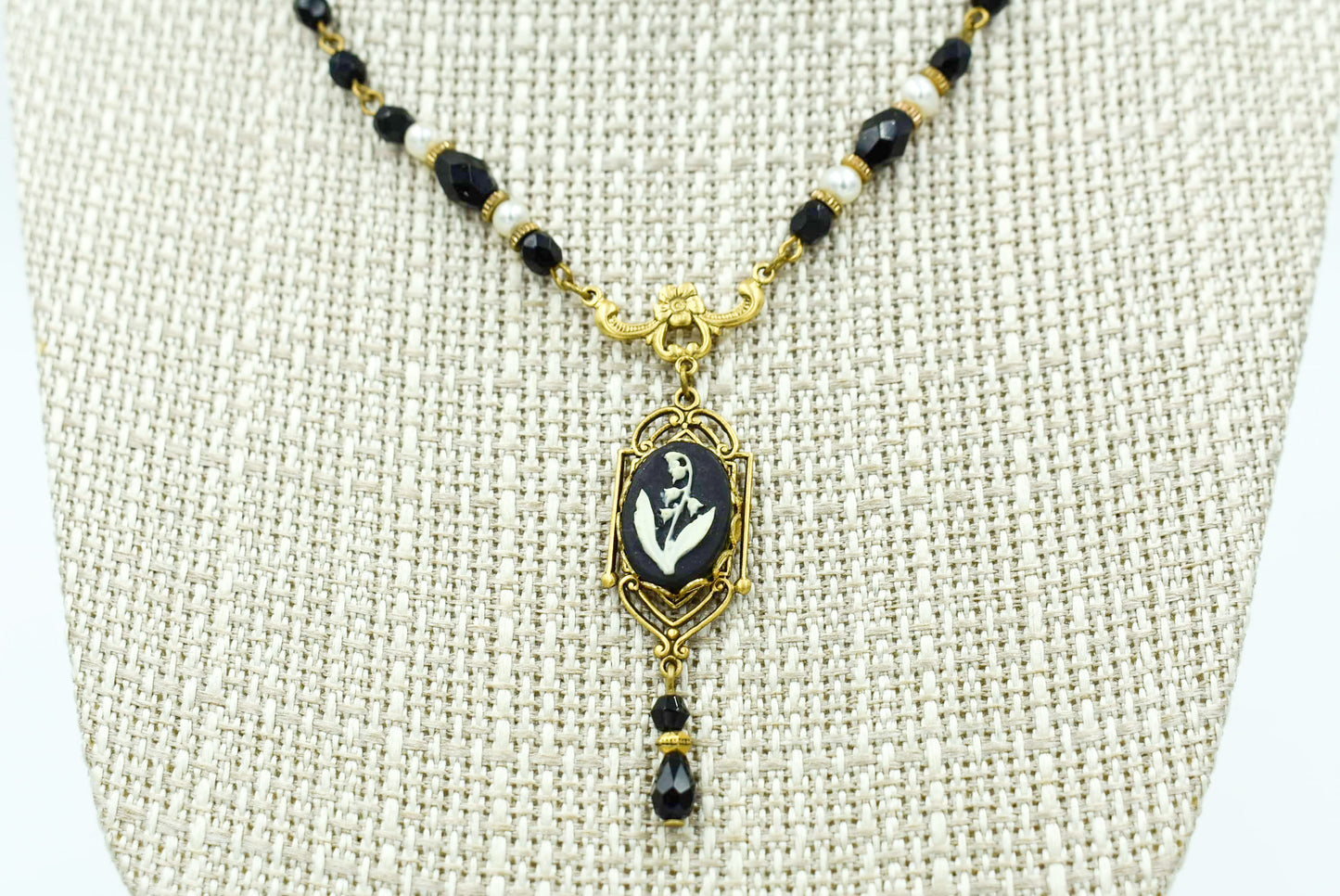 Lily Of The Valley Necklace - Black & Gold
