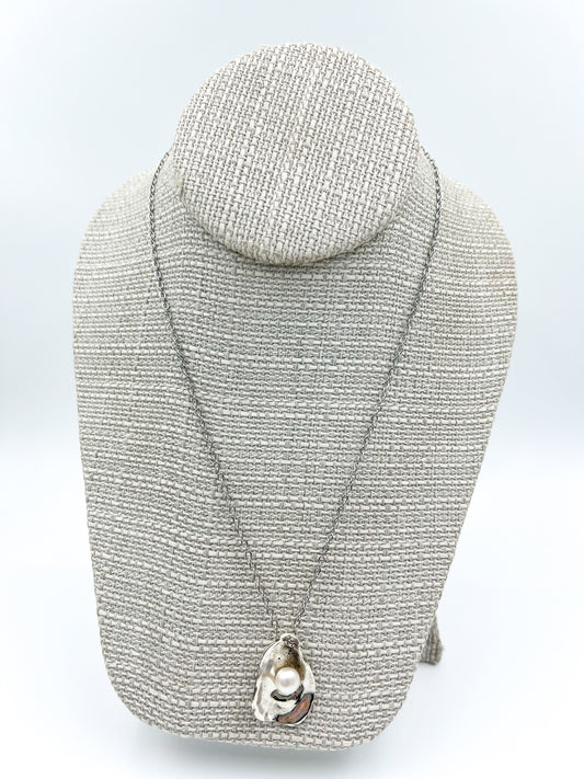 Sterling Silver Beauty Oyster Necklace - 18"