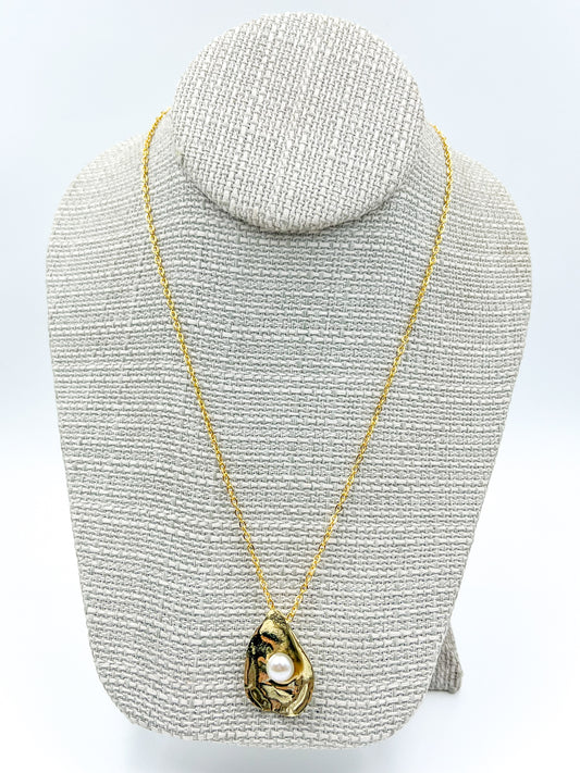 Gold Beauty Oyster Necklace - 18"