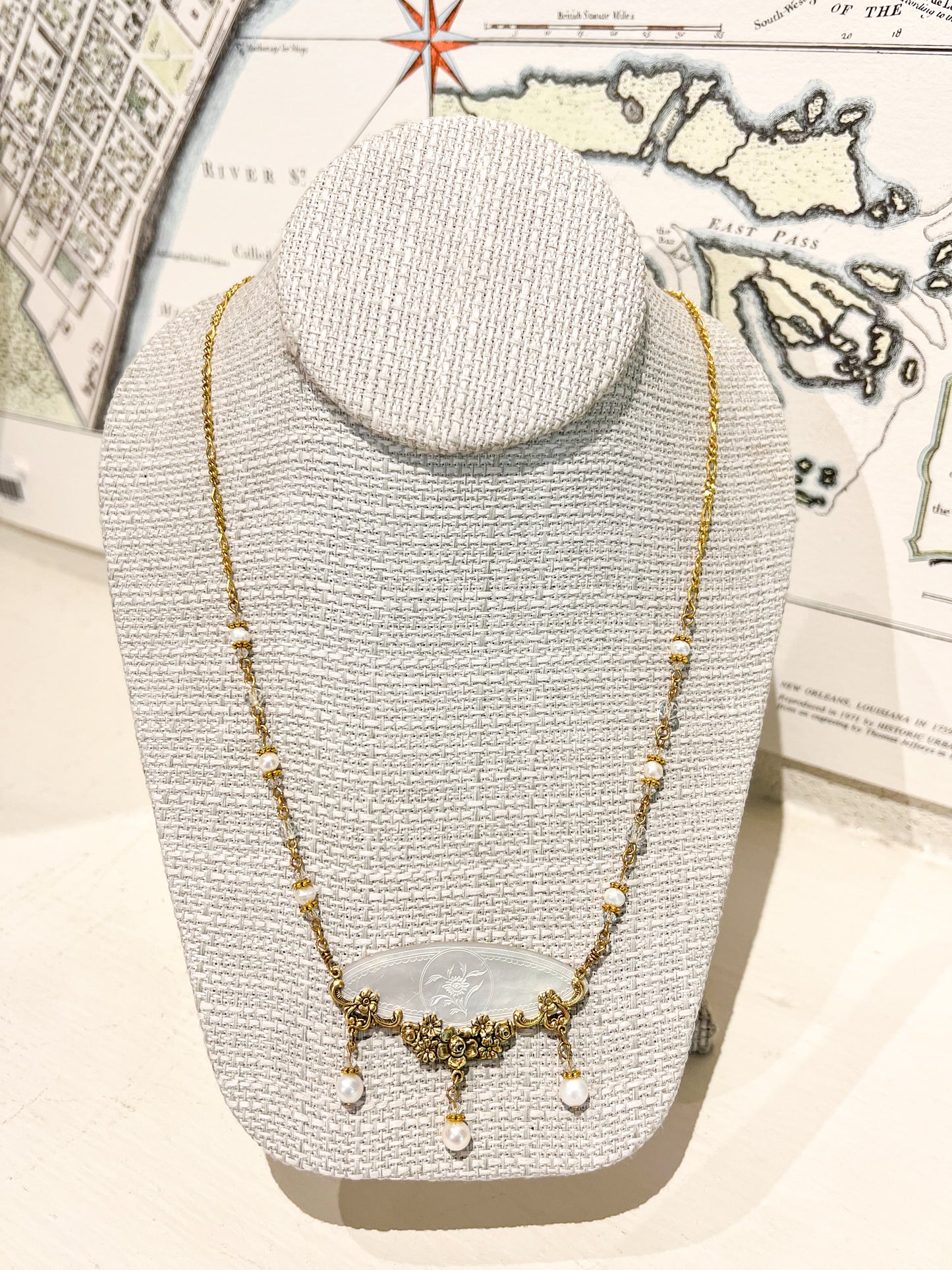 Mother Of Pearl Necklace - Oval Flower
