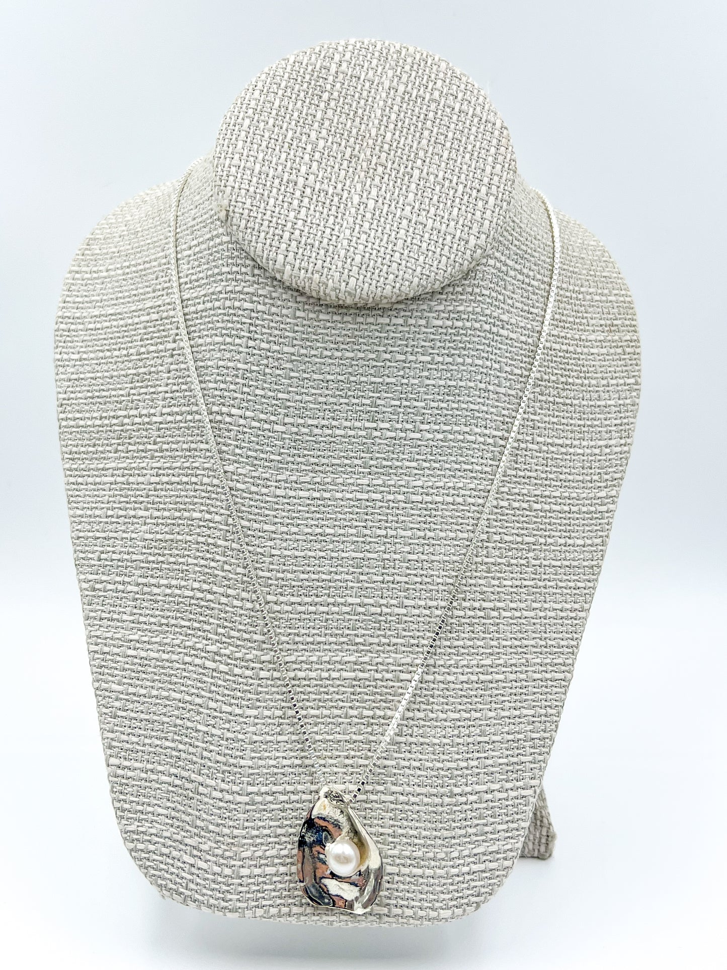 Sterling Silver Beauty Oyster Necklace - 18"