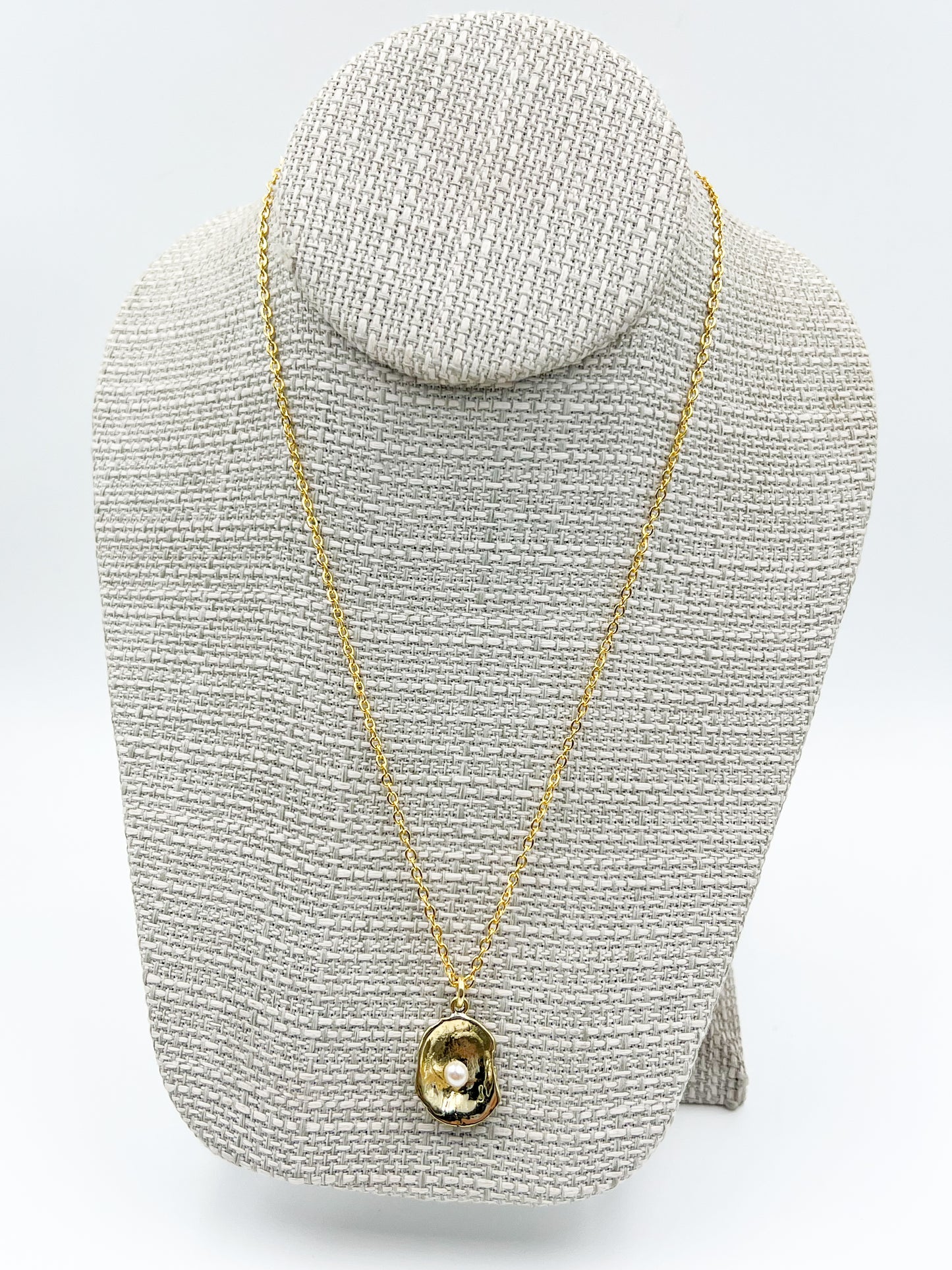 Gold Petite Oyster Necklace - 18"
