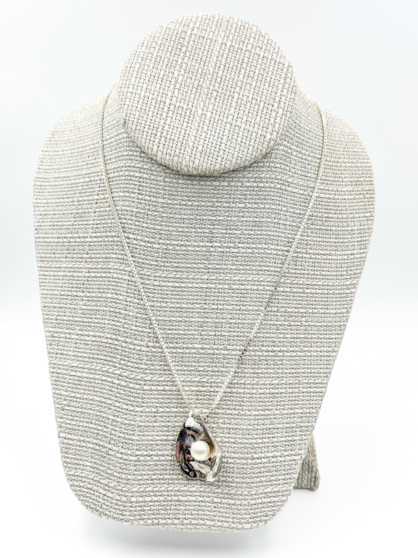 Sterling Silver Beauty Oyster Necklace - 16"
