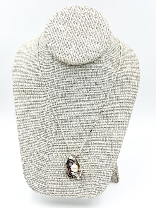 Sterling Silver Beauty Oyster Necklace - 16"