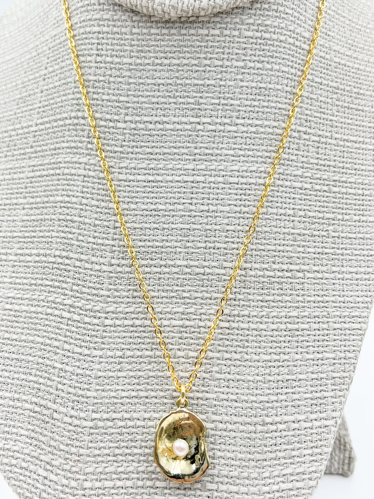 Gold Petite Oyster Necklace - 18"