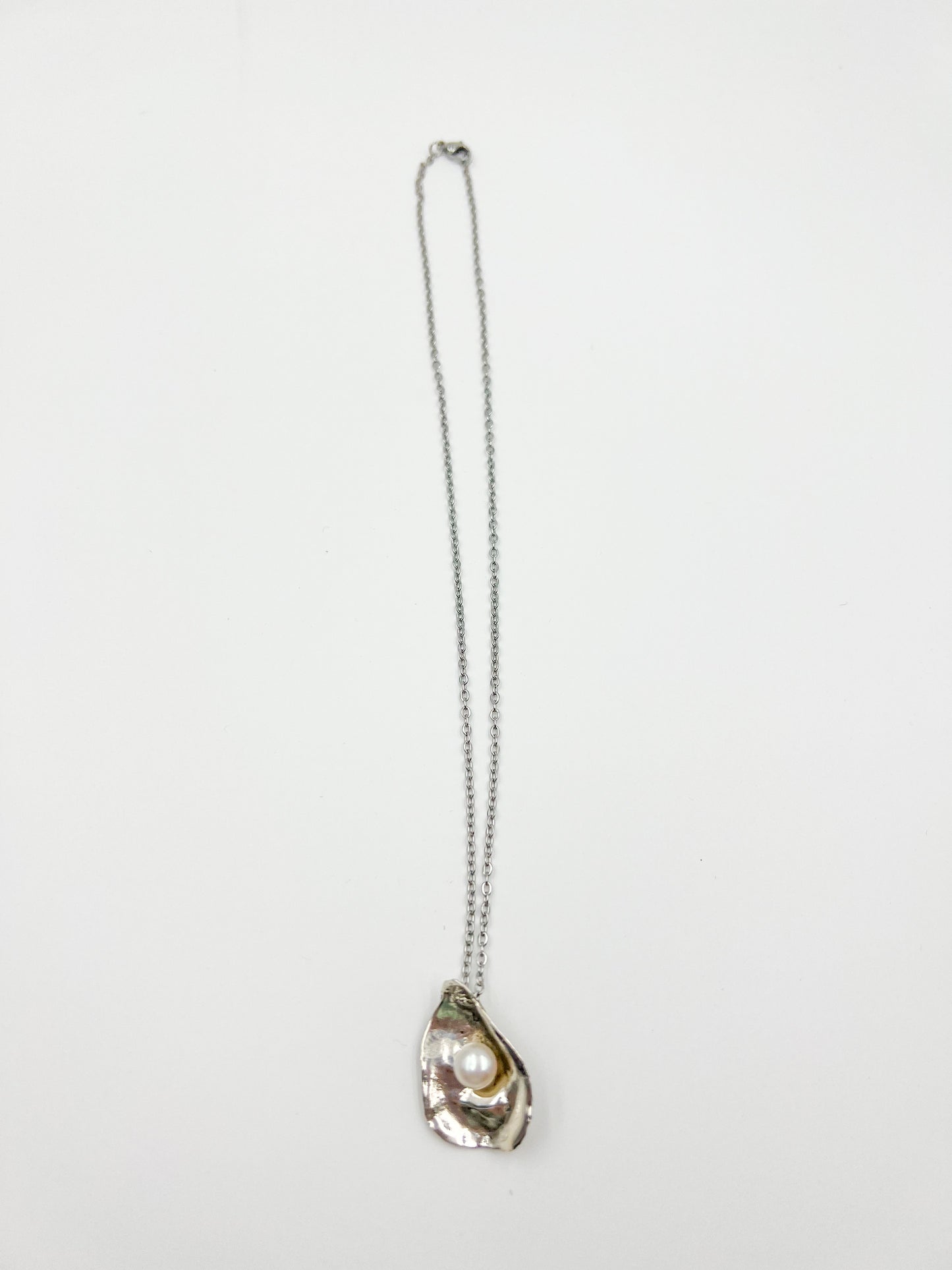 Sterling Silver Beauty Oyster Necklace - 18"