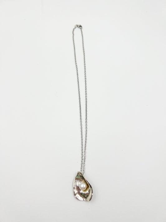Sterling Silver Beauty Oyster Necklace - 18"