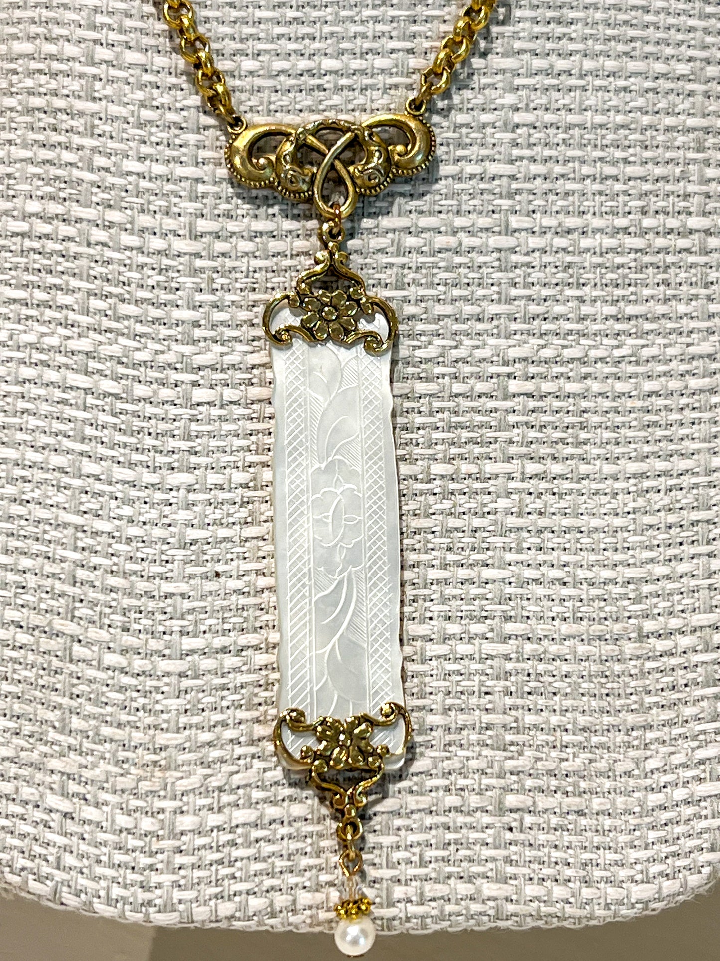 Mother of Pearl Necklace - Flower