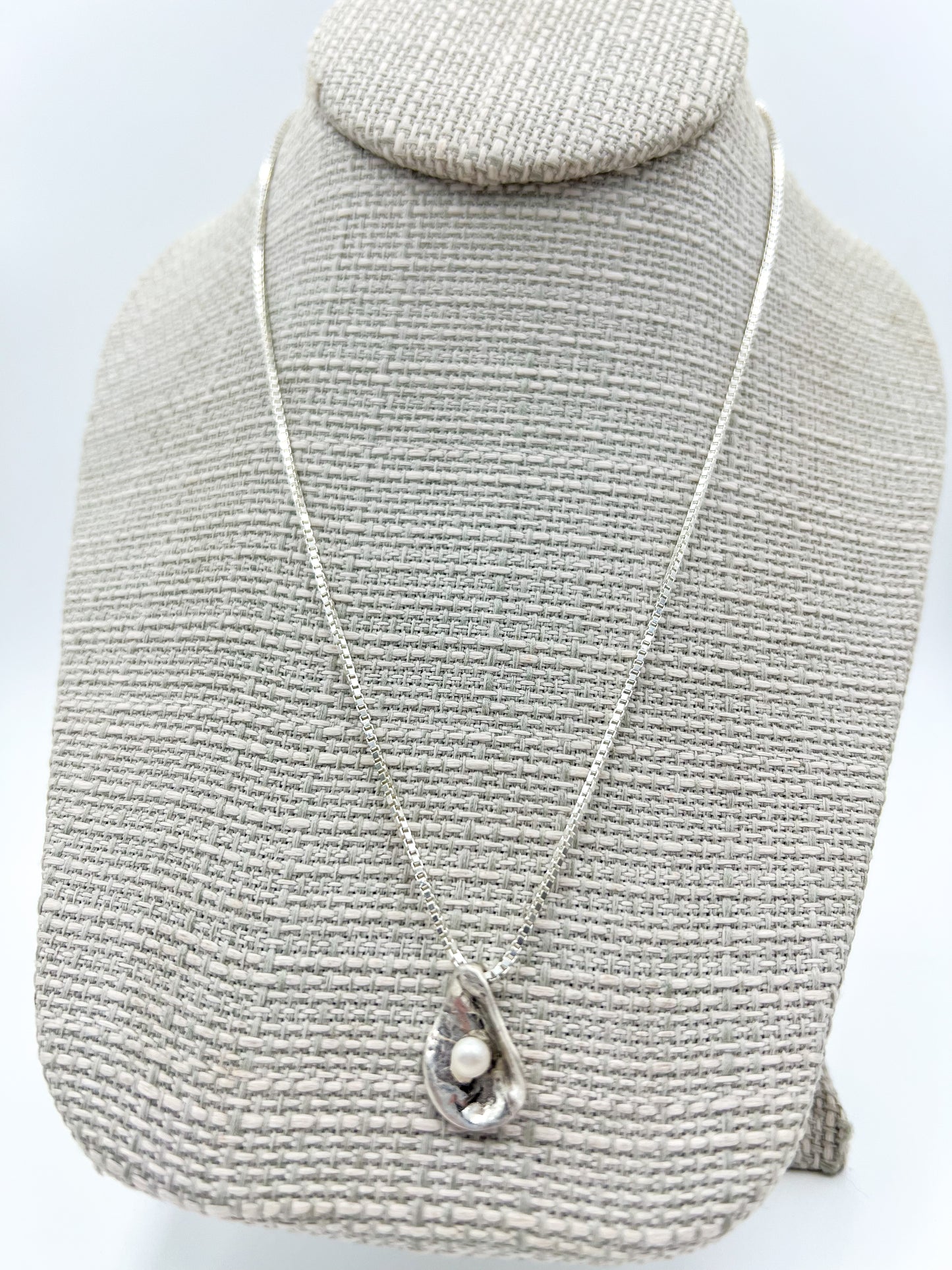 Mini Sterling Silver Oyster Necklace - 16"