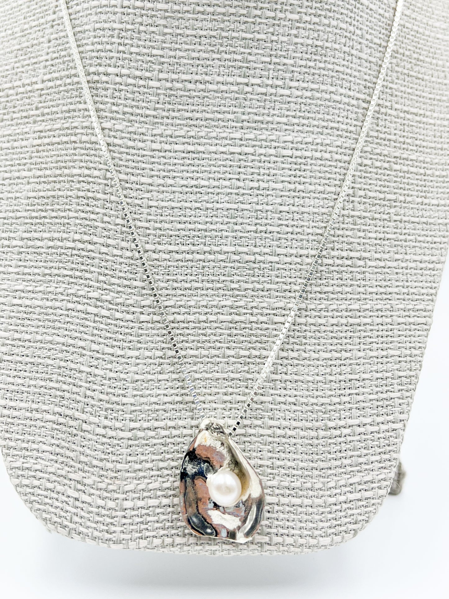 Sterling Silver Beauty Oyster Necklace - 18"