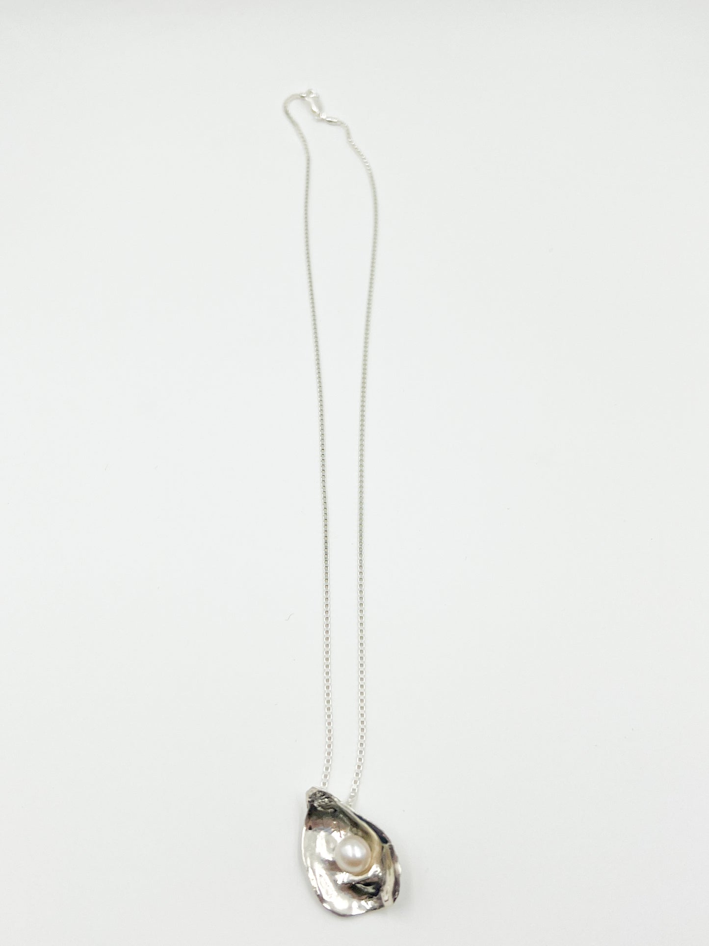 Sterling Silver Beauty Oyster Necklace - 18"