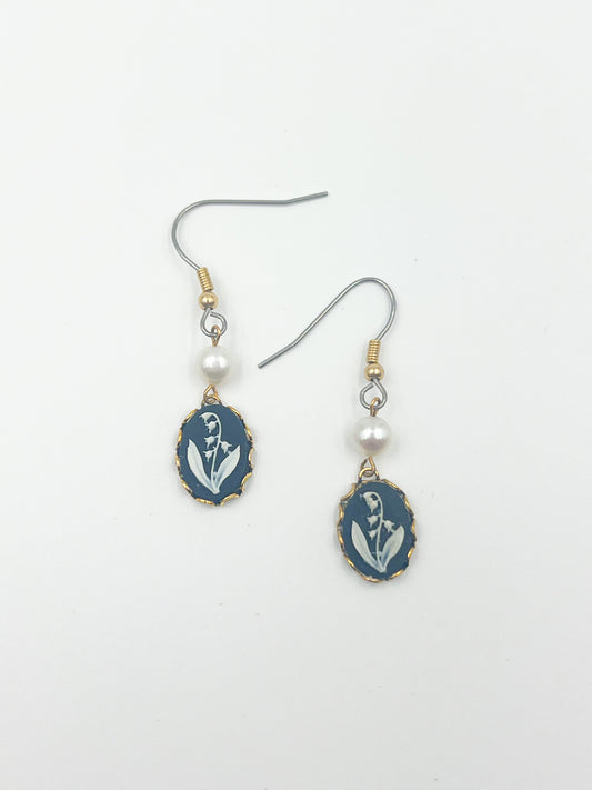 Black Lily of the Valley Earrings - Gold Setting