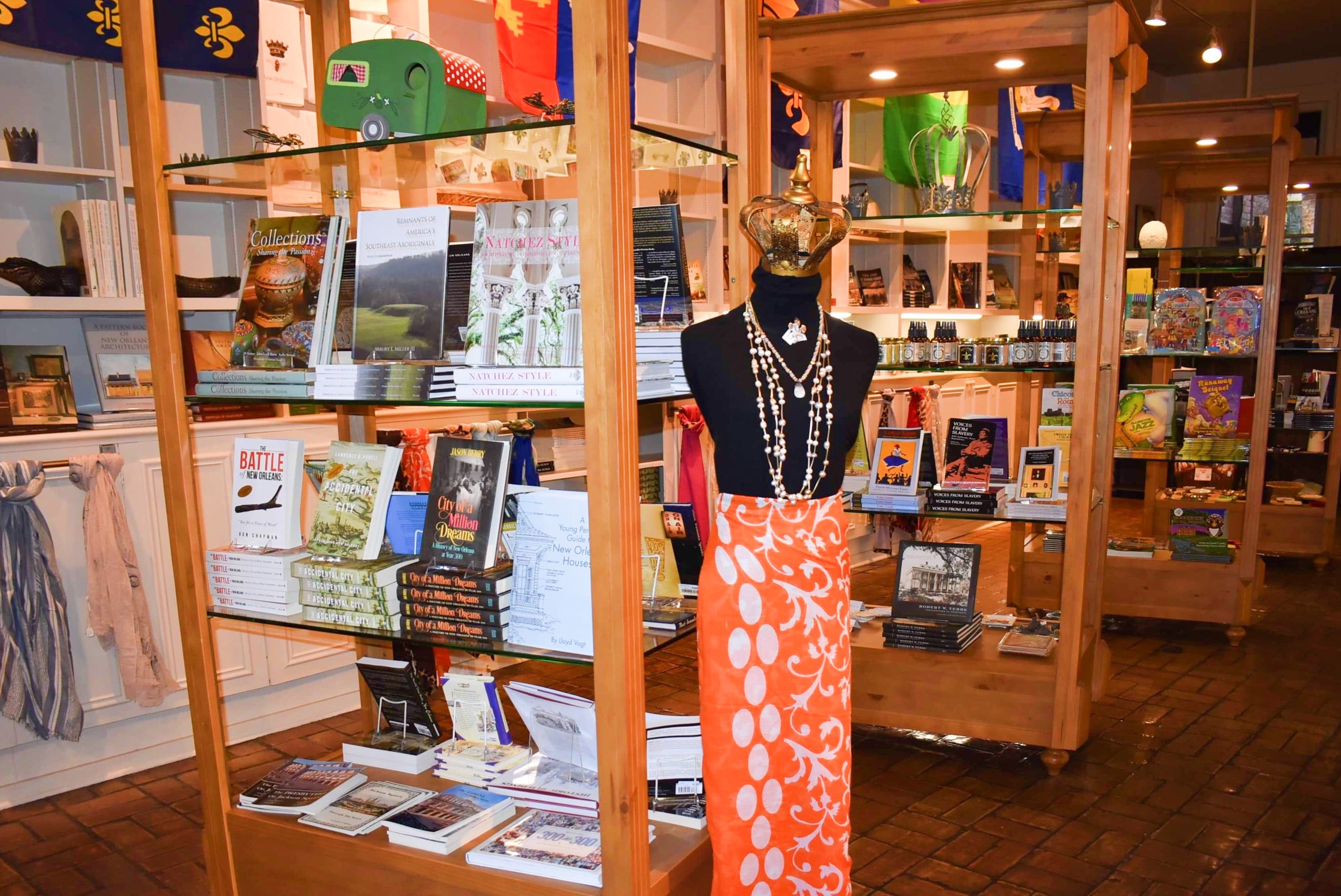 Friends of the Cabildo Museum Store In Jackson Square New Orleans – 1850  House Museum Store