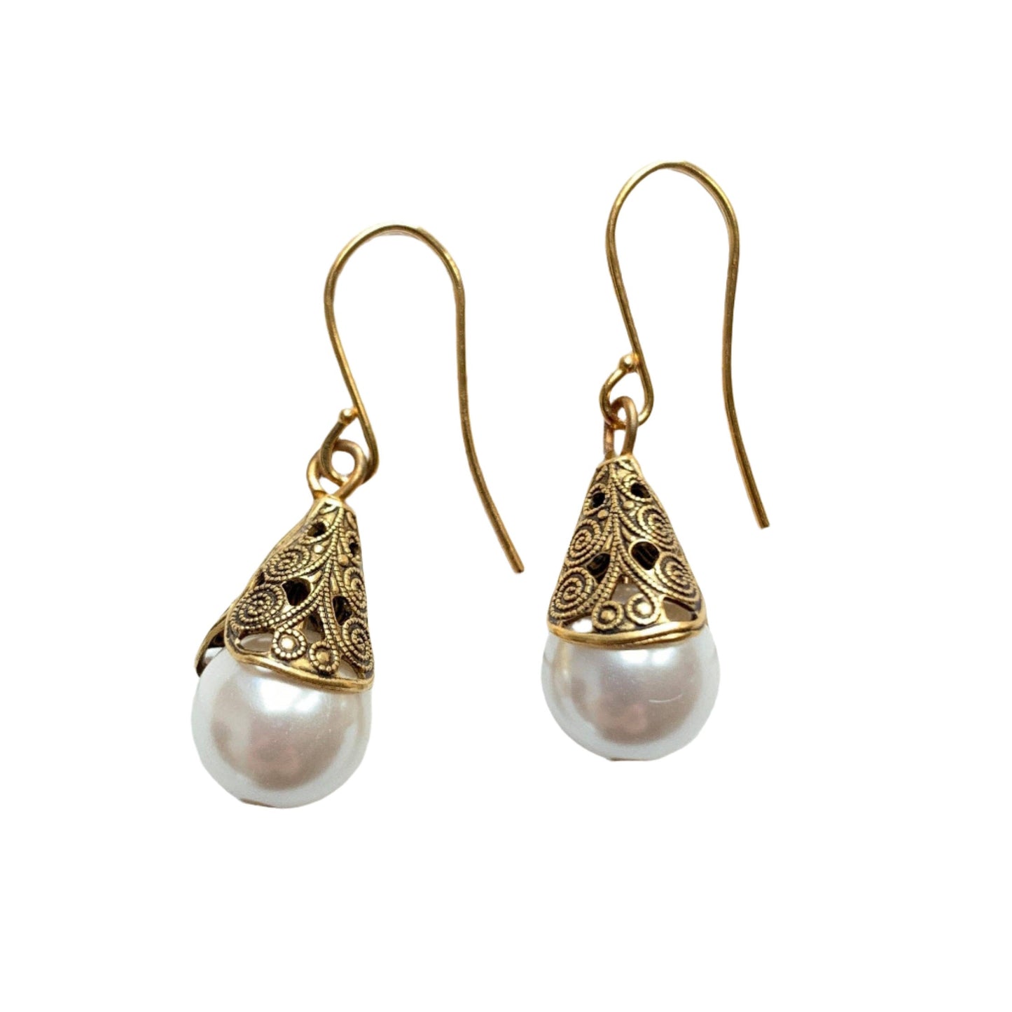 This is a classic minimalist earring style that never leaves the Lenora Dame collection. Sophisticated pearls cupped into high-quality gold plated brass filigree bead caps with detailed scrolled etching give these earrings a high-end vintage inspired earring look. These earrings have a dainty total drop length of 1-inch. Perfect gift or treat yourself to this earring that's perfect to add a little bling and sparkle to casual or special occasion outfits. Make it a set with the Filigree Bead Cap Necklace.