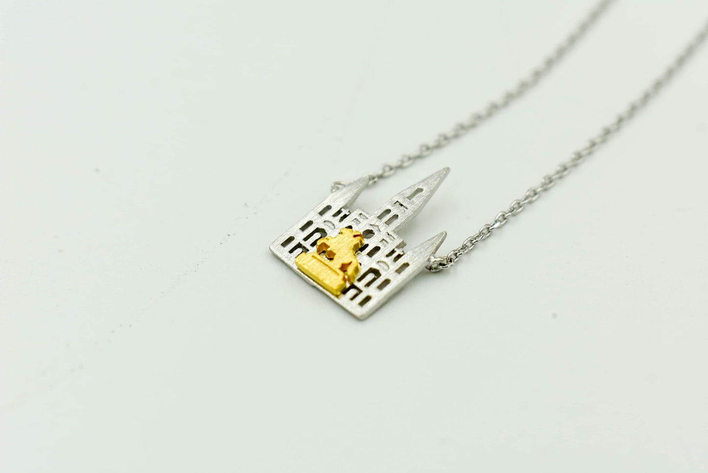 Collar de catedral