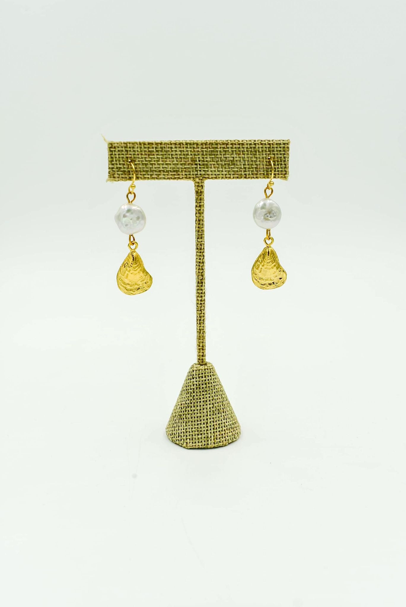 Oyster & Pearl Earring