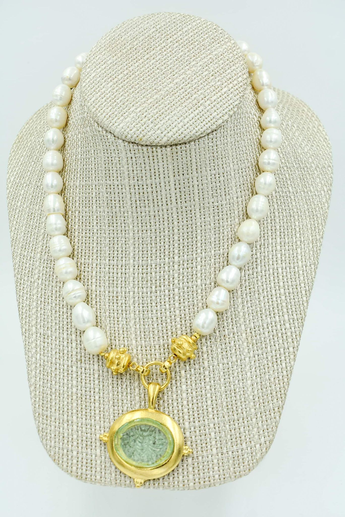 Collar de abeja de cristal veneciano transparente