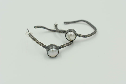 Oxidized Silver + Pearl Wavy Hoop
